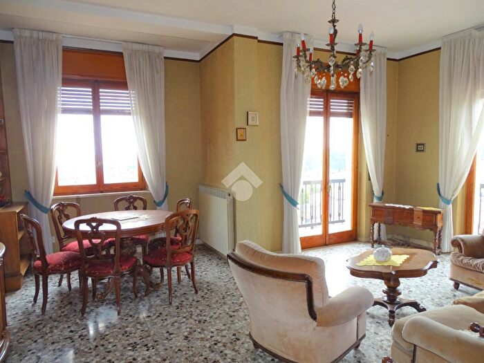 Appartamento con 5 locali in vendita in Viale della Libertà, Castrovillari