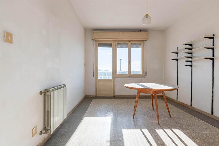 Appartamento con 6 locali in vendita in Via Corridoni, Pisa