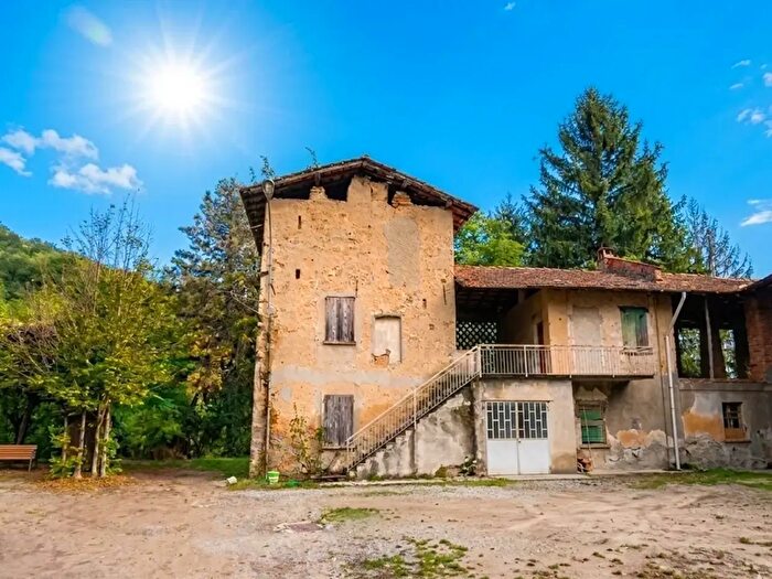 Casa con 8 locali in vendita in Via Albareda, Missaglia