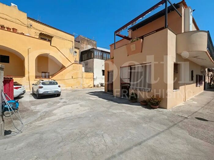 Appartamento bilocale in vendita in Via Piscina Mirabile, Bacoli