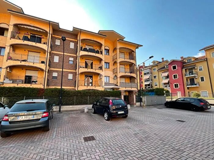 Appartamento trilocale in vendita in Via Giorgio Perlasca, Leini'