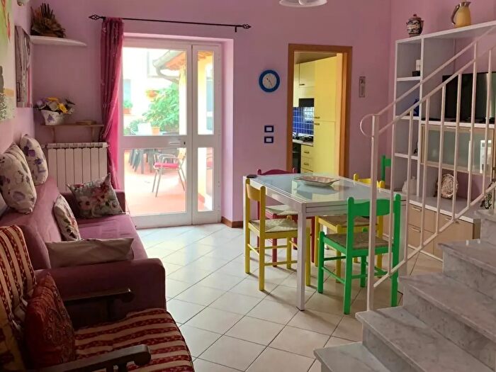 Casa con 6 locali in affitto in Viareggio