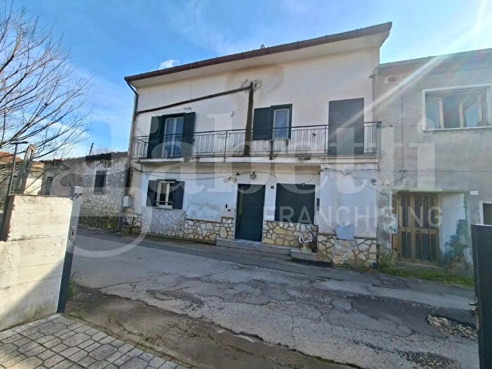 Casa con 5 locali in vendita in Via dei Greci Snc, Vairano Patenora