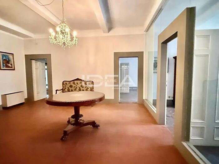 Appartamento con 5 locali in vendita in Piazza San Pietro Somaldi, Lucca