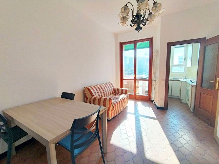 Appartamento trilocale in affitto in Via Arcivescovo Romilli, Corvetto, Milano