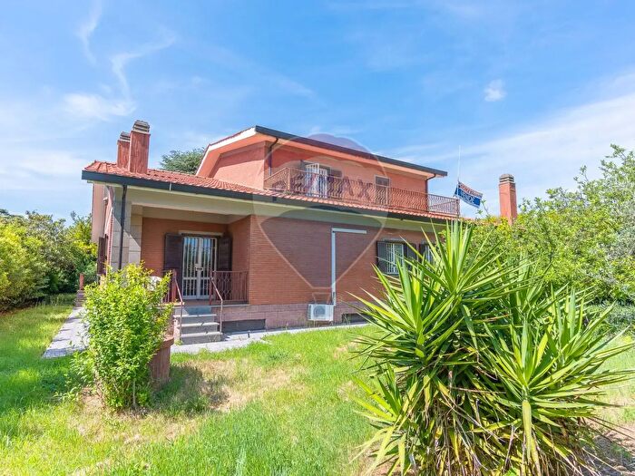 Casa con 11 locali in vendita in Via del Divino Amore, Marino