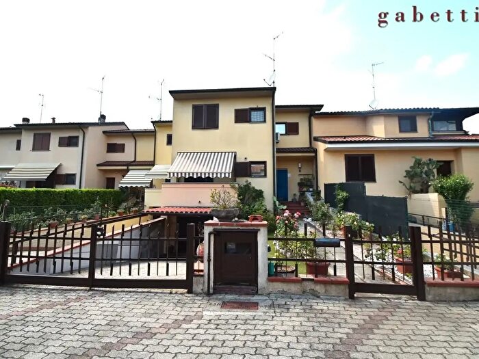 Casa quadrilocale in vendita in Via Carlo Maronati, Magenta