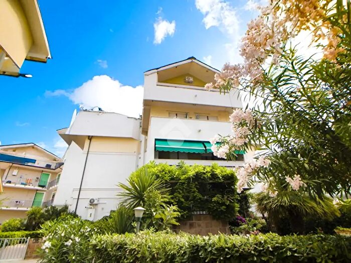 Appartamento trilocale in vendita in Viale Monte Amaro, Francavilla Al Mare