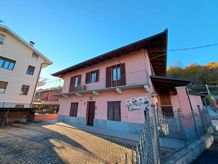 Casa quadrilocale in affitto in Piasco
