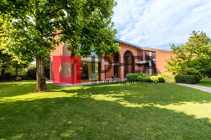 Casa con 5 locali in vendita in Via Europa Unita, Paese