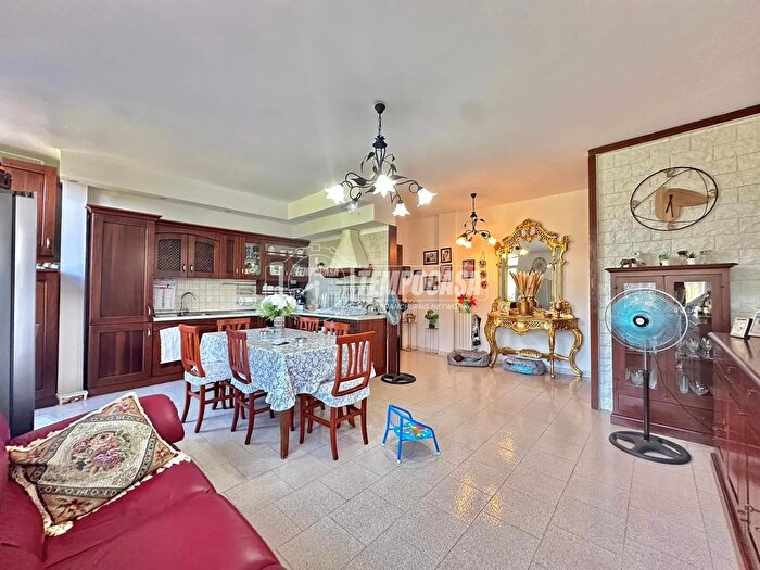 Appartamento con 5 locali in vendita in Montesilvano