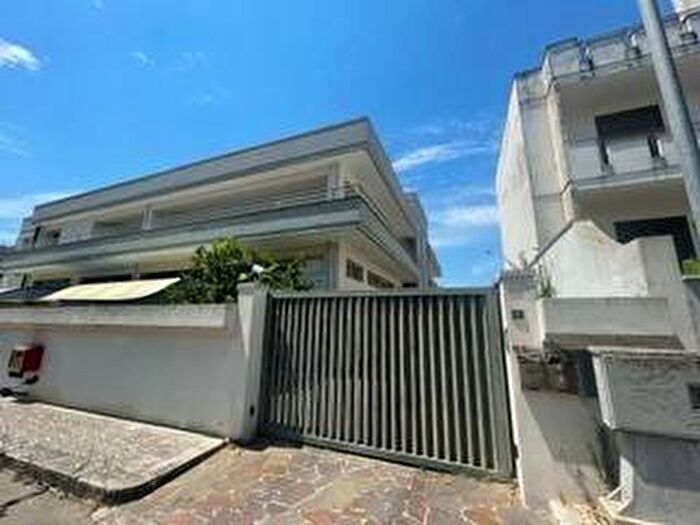 Appartamento con 6 locali in affitto in Via Vanoni, Castromediano, Cavallino