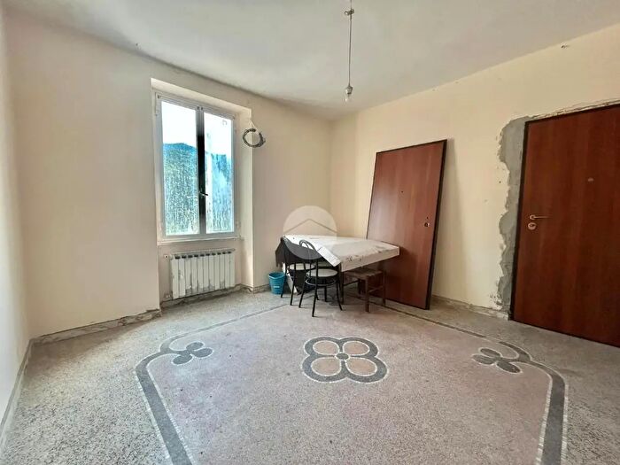 Appartamento bilocale in vendita in Via Santuario, Savona