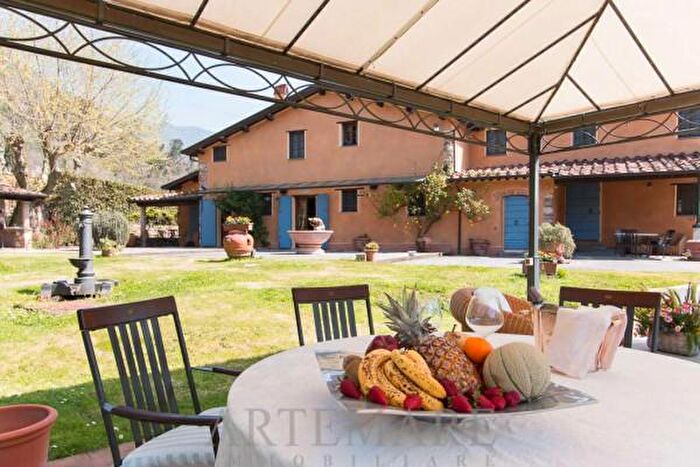 Casa con 6 locali in affitto in Pietrasanta