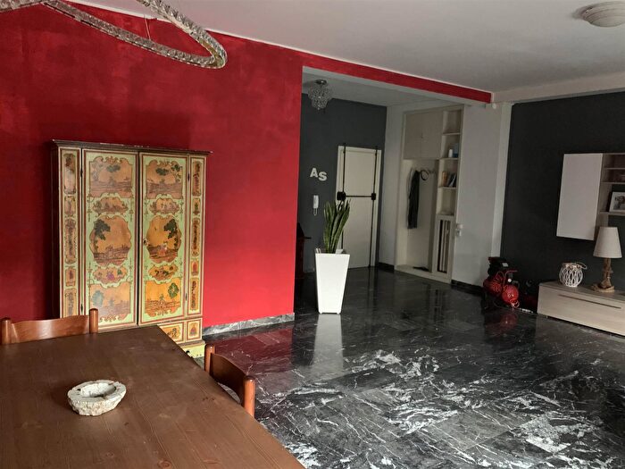 Appartamento con 5 locali in vendita in Modena