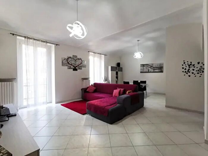 Appartamento con 6 locali in vendita in Via Livorno, Torino