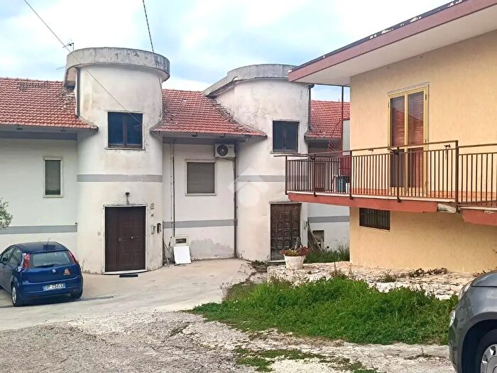 Casa quadrilocale in vendita in Via Casa Rocco di Giovi Santa Croce, Salerno