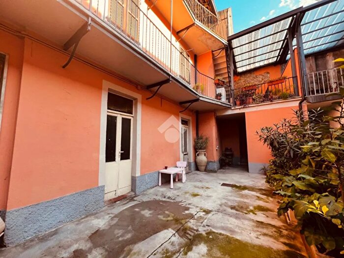 Casa con 6 locali in vendita in Via Fermo Stella, Caravaggio