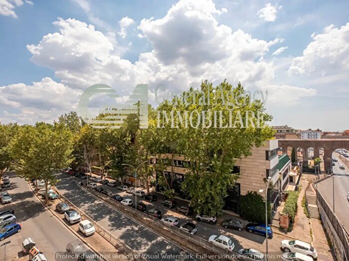 Appartamento quadrilocale in vendita in Via degli Orti Varian, Roma