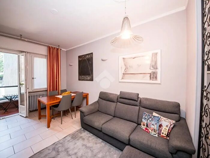 Appartamento trilocale in vendita in Via Val Cannobina, Milano