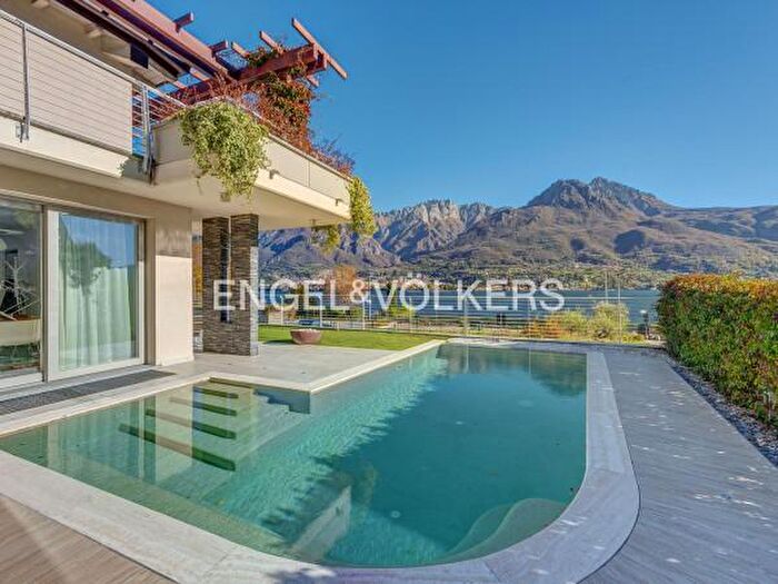 Casa con 5 locali in vendita in Oliveto Lario