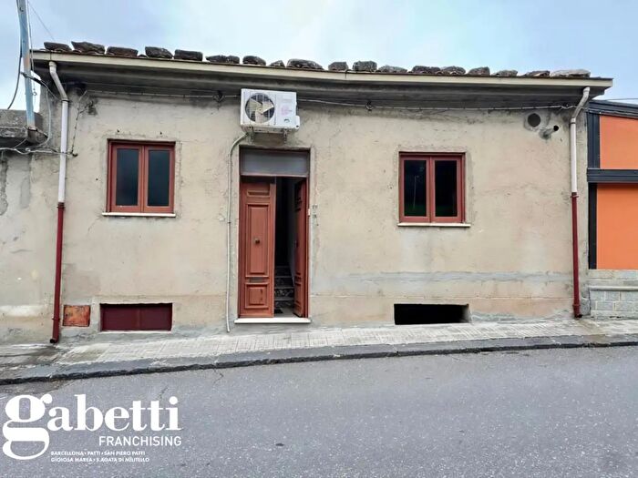 Appartamento trilocale in vendita in Via Due Novembre, San Piero Patti