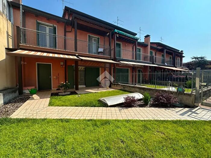 Casa con 5 locali in vendita in Via S Crispino, Bussolengo