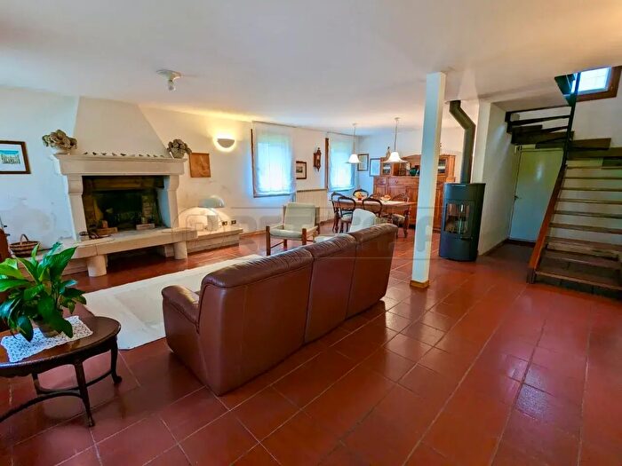 Casa con 5 locali in vendita in Via San Gaetano, Longare