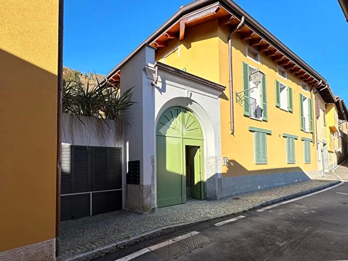 Appartamento trilocale in vendita in Piazza Alessandro Manzoni, Airuno