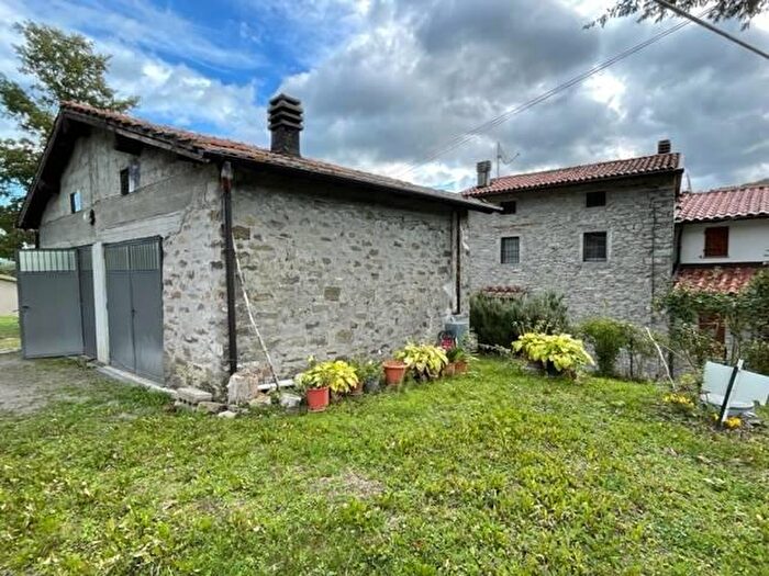 Casa con 6 locali in vendita in Camugnano