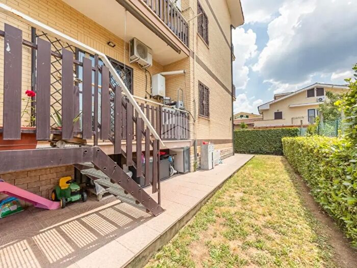 Appartamento trilocale in vendita in Via Manoppello, Roma
