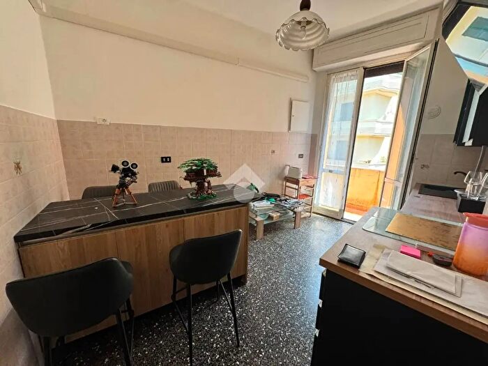 Appartamento trilocale in vendita in Via Antonio Caveri, Genova