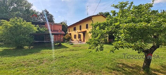 Casa con 8 locali in vendita in Fucecchio