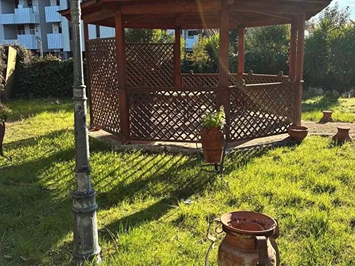 Appartamento trilocale in vendita in Via Roberto Lepetit, Roma