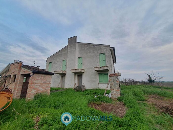 Casa quadrilocale in vendita in Pozzonovo