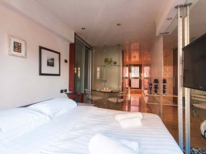 Appartamento monolocale in affitto in Via Disciplini, Carrobbio, Milano