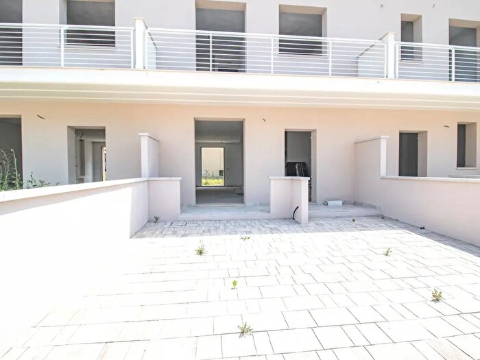 Casa con 6 locali in vendita in Montale