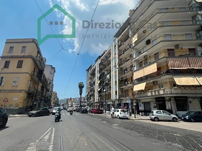 Appartamento quadrilocale in vendita in Via Campania, Napoli