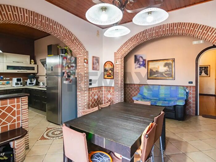 Appartamento con 6 locali in vendita in Via Enrico Fermi, Catania