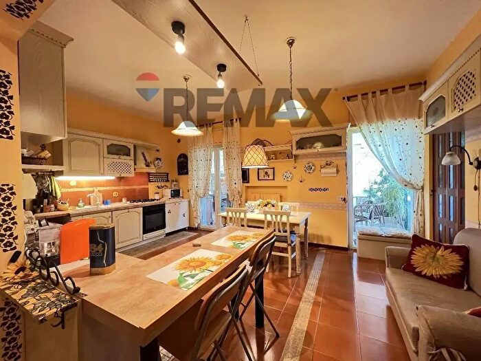 Casa con 6 locali in vendita in Via Giuseppe Fanelli, Bari
