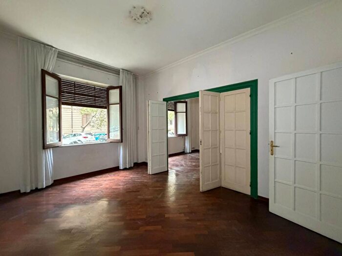 Appartamento con 6 locali in affitto in Via Catania, Politeama Ruggiero Settimo, Palermo