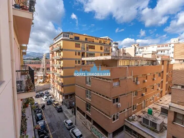Appartamento con 6 locali in vendita in Via Giuseppina Turrisi Colonna, Palermo