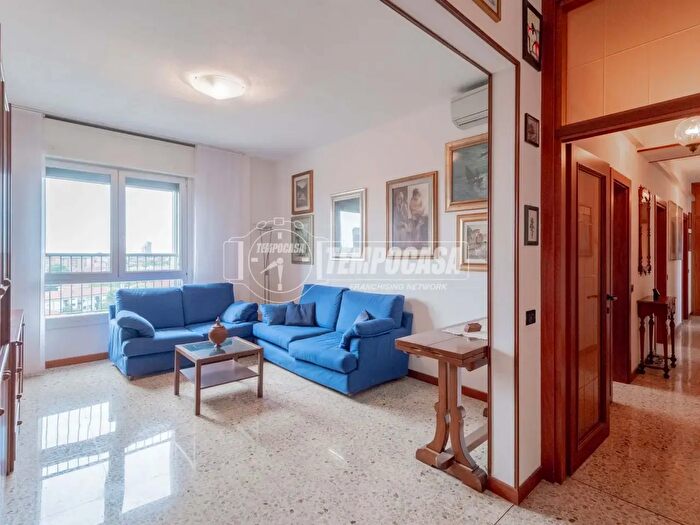 Appartamento trilocale in vendita in Via Michele De Angelis, Milano