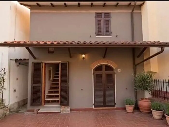 Casa bilocale in vendita in Carrara