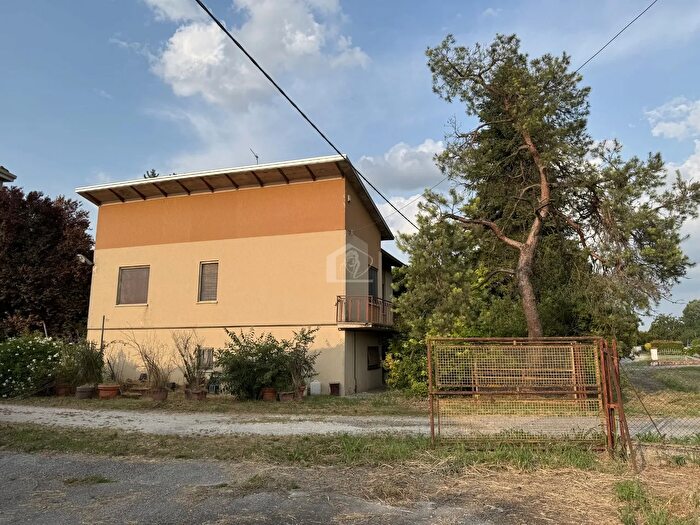 Casa con 6 locali in vendita in Suzzara