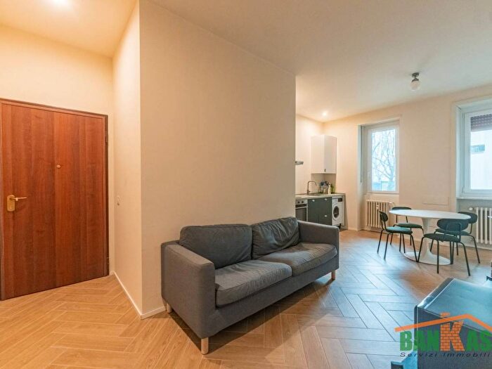 Appartamento trilocale in affitto in Via Valtellina, Farini, Milano