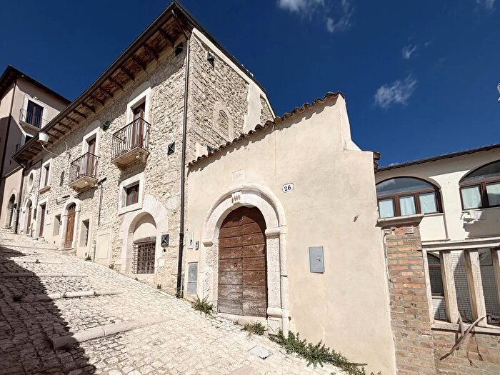 Appartamento quadrilocale in vendita in Costa Cesare Campana, LAquila