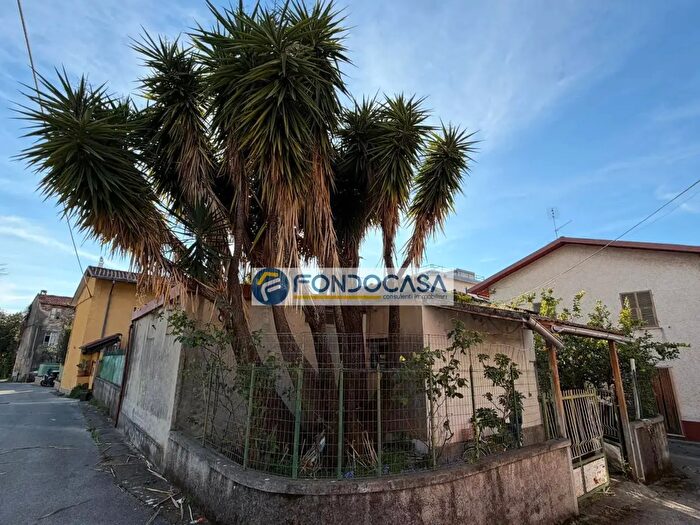 Casa trilocale in vendita in Via dei Saraceni, Massa