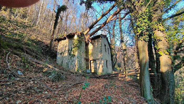 Casa con 9 locali in vendita in Erve