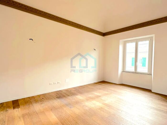 Appartamento con 6 locali in vendita in Via Pietro Paleocapa, Savona